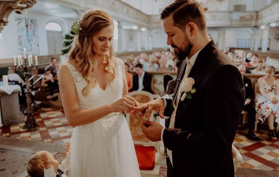 heiraten-magdeburg-kirche-ringuebergabe